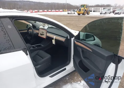 2024 Tesla Model Y Long Range Dual Motor All-Wheel Drive from USA, damaged, VIN 7SAYGDEE5RA326577
